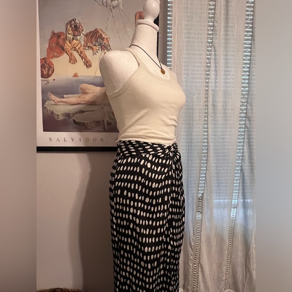 Mango Knot Printed Skirt Midi w/ Front Slit Black & White - Picture 2 of 4